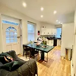 Spacious Flat With Huge Patio In Central London