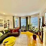 Spacious Flat With Huge Patio In Central London