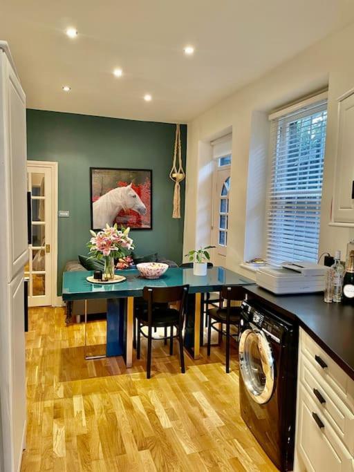 Spacious Flat With Huge Patio In Central *