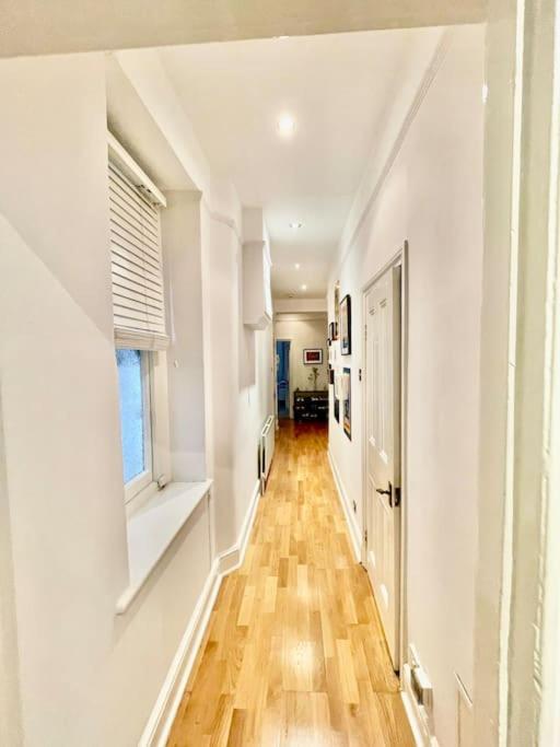 Spacious Flat With Huge Patio In Central *