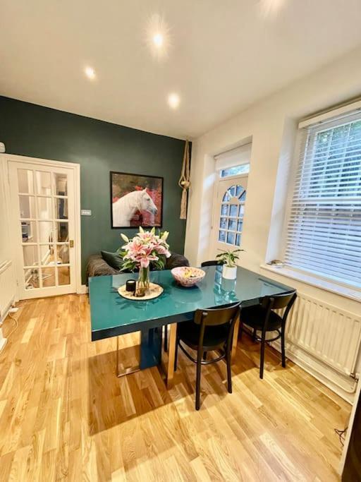 Appartement Spacious Flat With Huge Patio In Central *