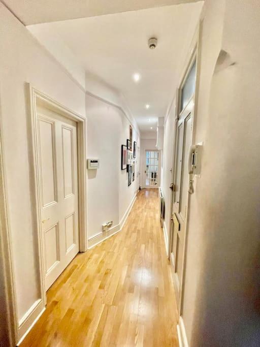 Appartement Spacious Flat With Huge Patio In Central
