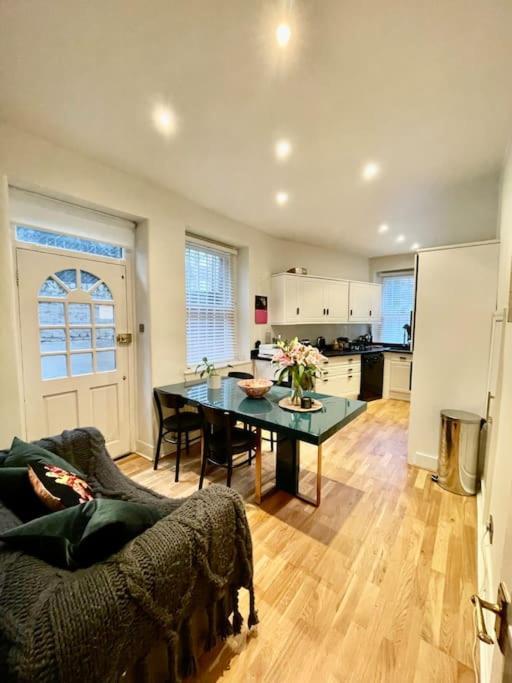 Spacious Flat With Huge Patio In Central *