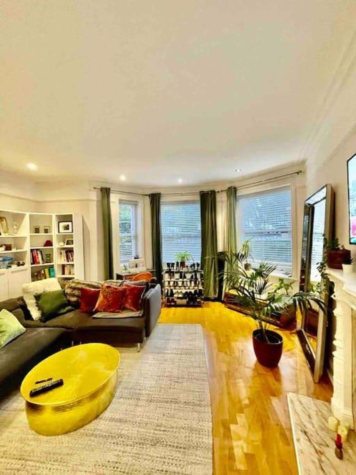 Spacious Flat With Huge Patio In Central Appartement